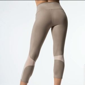 Alo yoga beige coastal mesh crop leggings